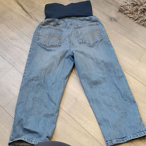 Maternity Cropped Jeans  - Picture 3 of 4
